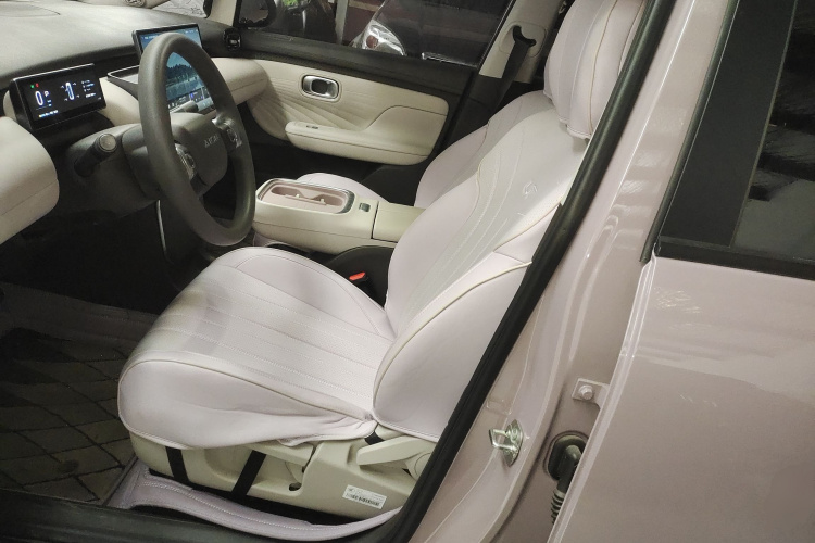 埃安 AION UT 2025款 330星辉版中控内饰19