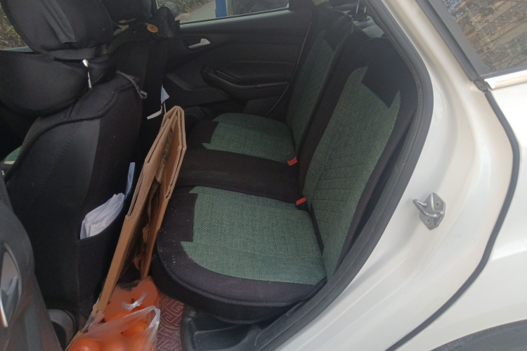 福特 福克斯 2018款 三厢经典 EcoBoost 180 自动精英型中控内饰21