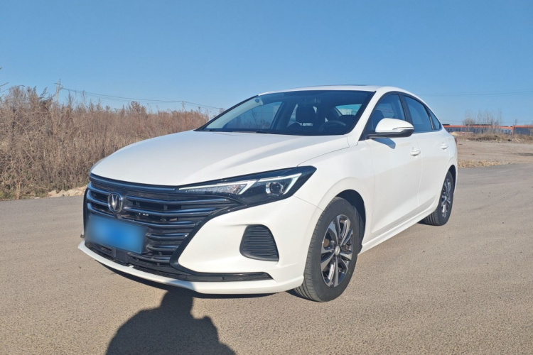 长安 逸动 2022款 PLUS 1.6L GDI CVT豪华型车身外观1