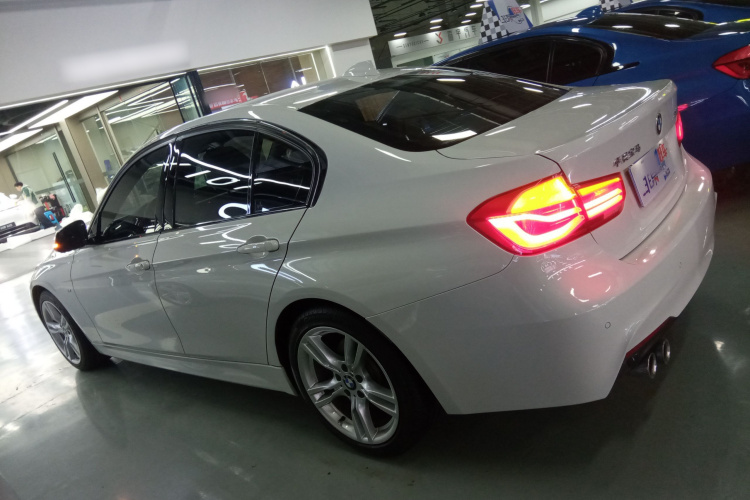 宝马3系 2019款 320i M运动套装车身外观4