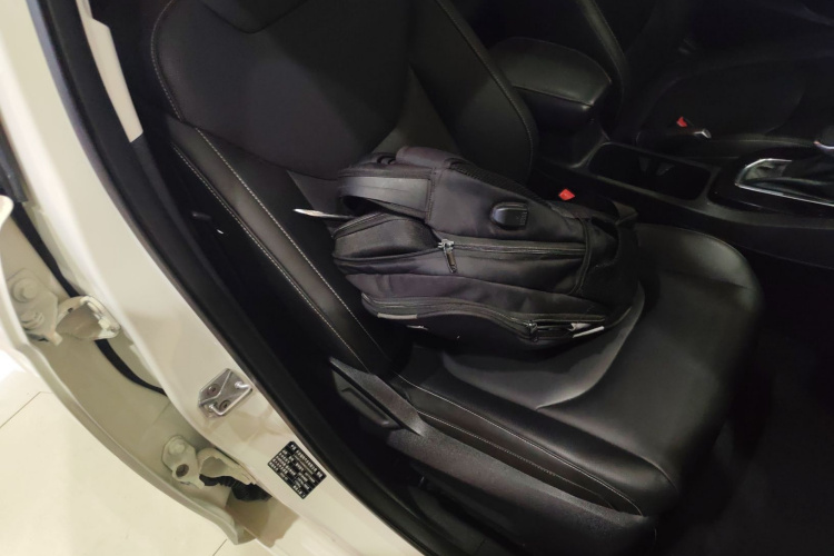 福特 福睿斯 2021款 1.5L 自动钻石版局部细节41