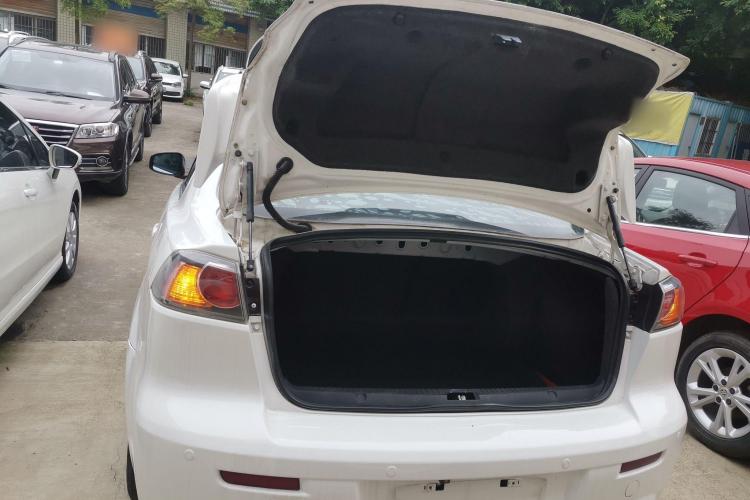 三菱 翼神 2014款 竞速版 1.8L CVT舒适型局部细节23