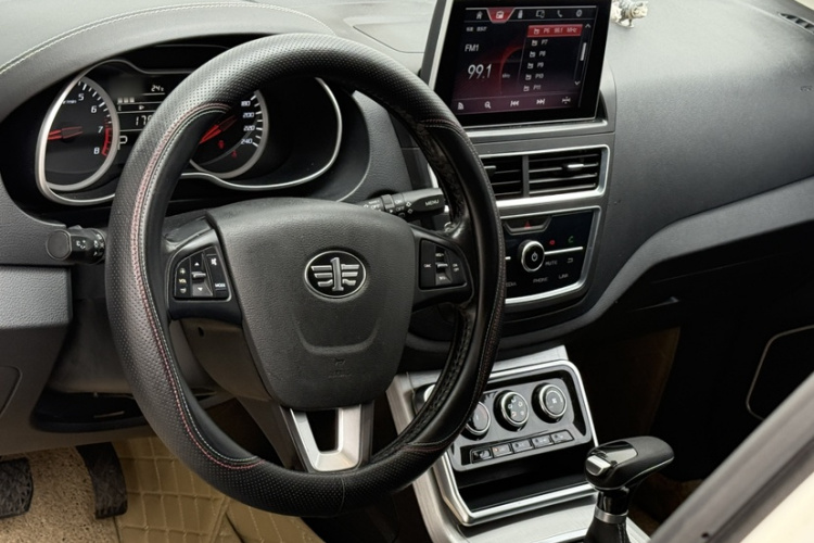 奔腾X40 2019款 1.6L 自动豪华型 国V中控内饰7002