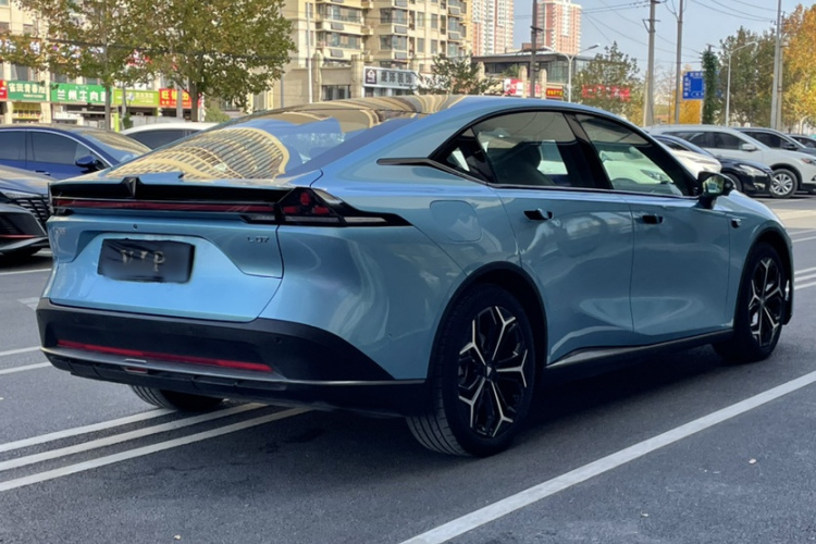 深蓝汽车 深蓝L07 2024款 230Max乾崑智驾ADS SE增程版车身外观6003