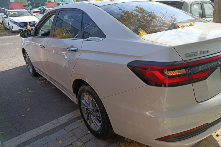 启辰D60 2021款 PLUS 1.6L XL CVT悦领版车身外观4
