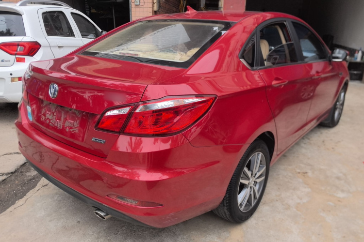 长安 逸动 2016款 1.6L 手动风尚型车身外观7