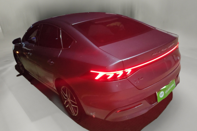 比亚迪 秦PLUS 2021款 EV 500KM 尊贵型车身外观5