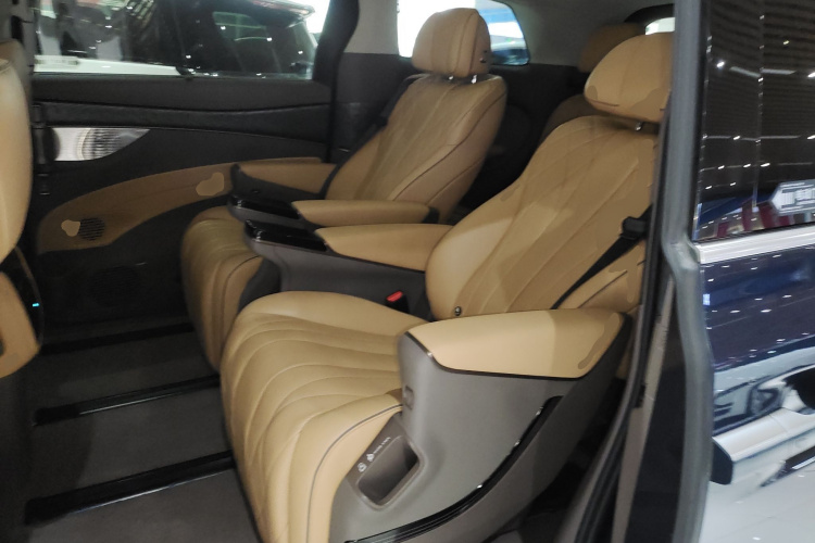 腾势D9 2022款 DM-i 1040 尊贵型中控内饰7004