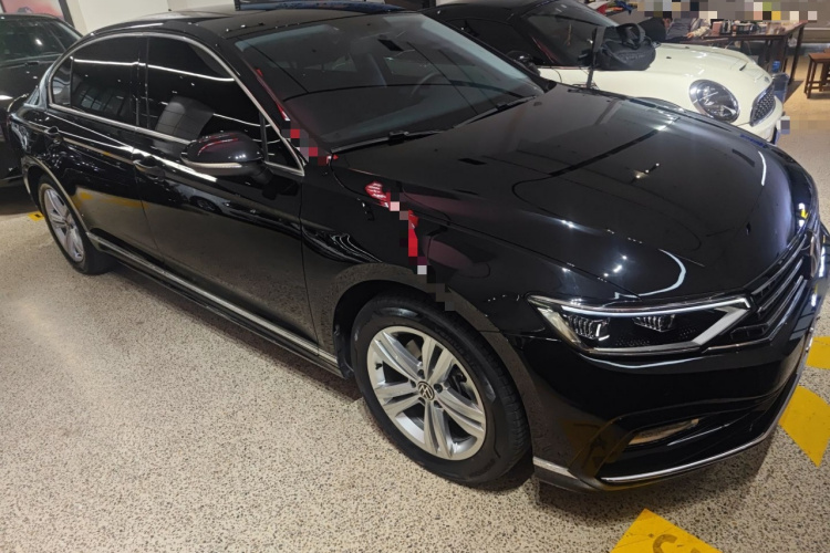 大众 迈腾 2023款 200万辆纪念版 280TSI DSG舒适型车身外观3