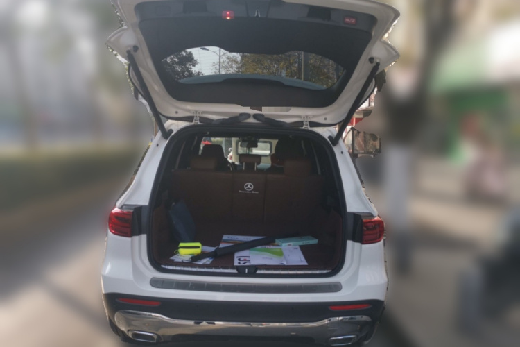 奔驰GLB 2025款 GLB 220 动感型中控内饰23