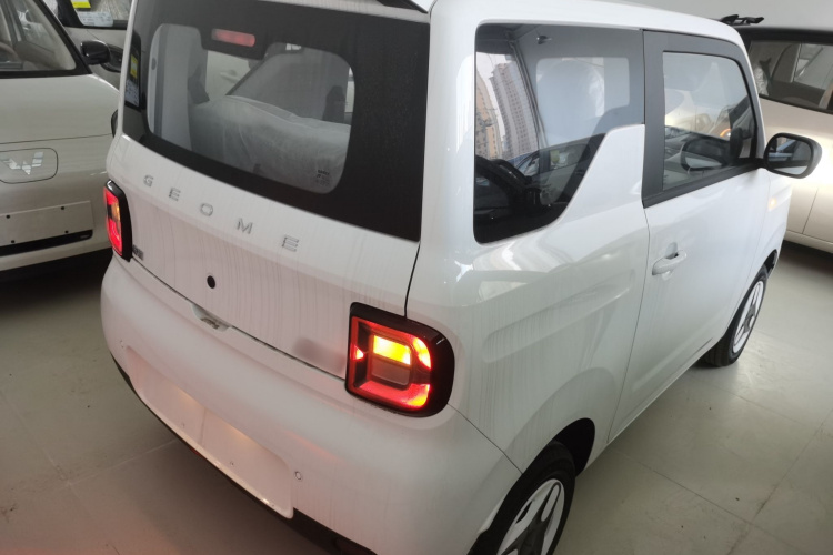 吉利银河 熊猫 2025款 210km 元气熊车身外观7