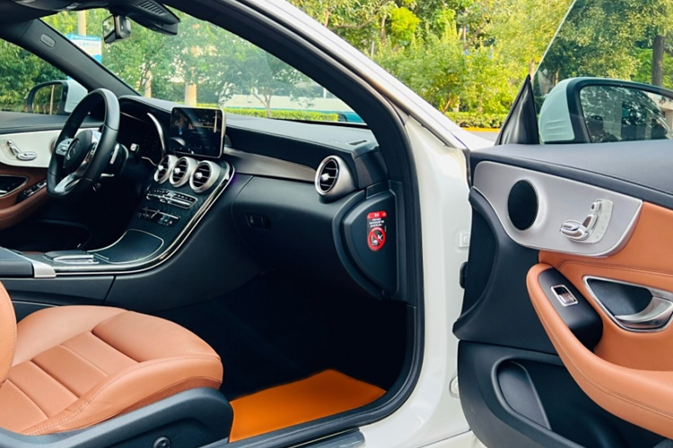 奔驰C级(进口) 2019款 C 260 轿跑车中控内饰7002