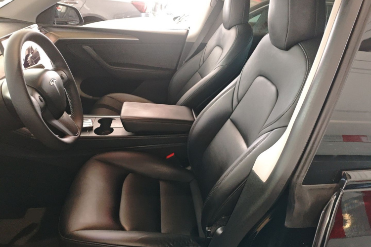 特斯拉 Model Y 2022款 后轮驱动版中控内饰19