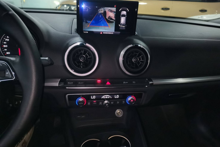 奥迪A3 2018款 30周年年型 Sportback 35 TFSI 运动型局部细节16