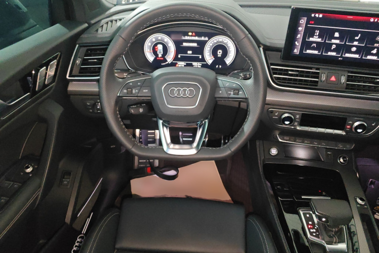 奥迪Q5L 2025款 45周年典藏版 45 TFSI 豪华动感型局部细节13