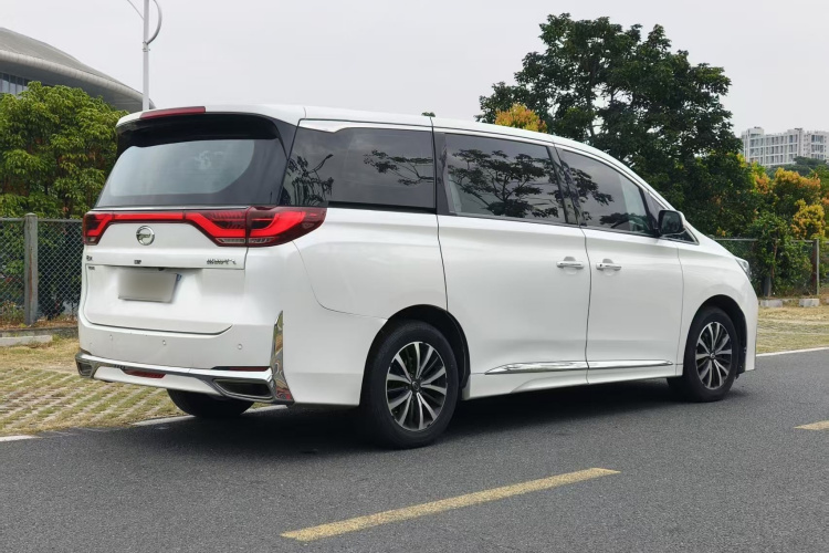 广汽传祺 传祺M8 2021款 改款 领秀系列 390T 豪华版车身外观7