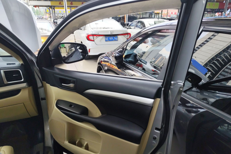 丰田 汉兰达 2018款 2.0T 两驱精英版 5座 国VI中控内饰7003