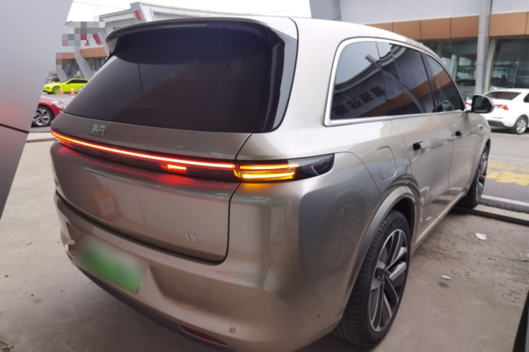 理想汽车 理想L8 2024款 Ultra车身外观7