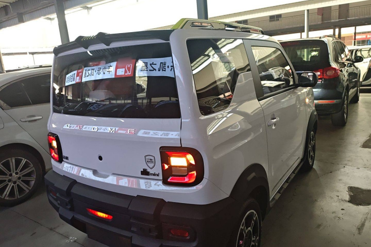 吉利银河 2025款 210km 熊猫骑士车身外观7