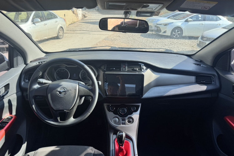 海马M3 2017款 1.5L 手动时尚型中控内饰7002