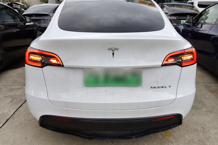 特斯拉 Model Y 2022款 改款 后轮驱动版车身外观6