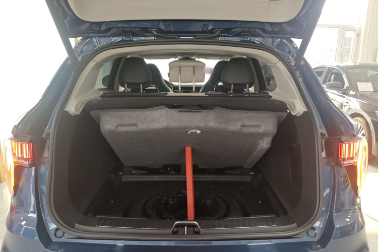 领克01 2021款 2.0TD 两驱耀Pro机舱底盘23