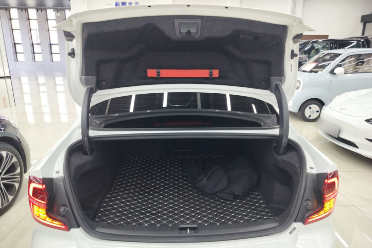 沃尔沃S60 2022款 B4 智逸豪华版机舱底盘23