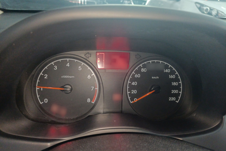 现代 瑞纳 2014款 1.4L 手动智能型GLS局部细节14