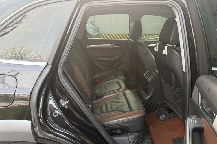 奥迪Q5 2017款 Plus 40 TFSI 技术型中控内饰7006