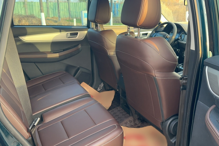 东风风行 风行T5 2023款 盛世款 1.6L 手动筑梦版 五座中控内饰7005