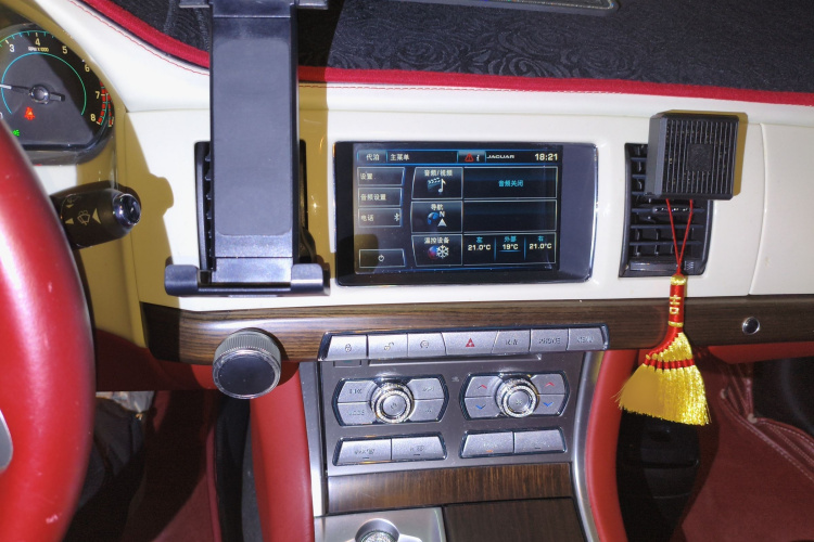 捷豹XF 2015款 XF 2.0T 风华版局部细节16