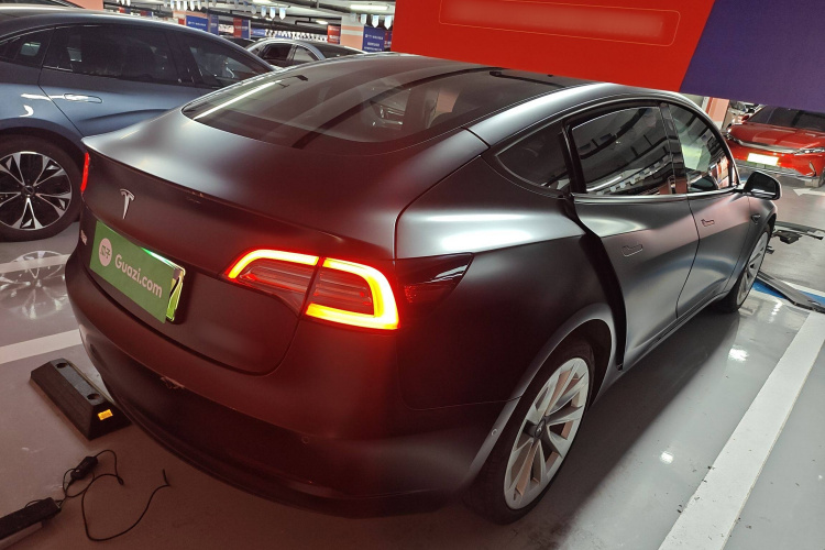 特斯拉 Model 3 2022款 后轮驱动版车身外观7