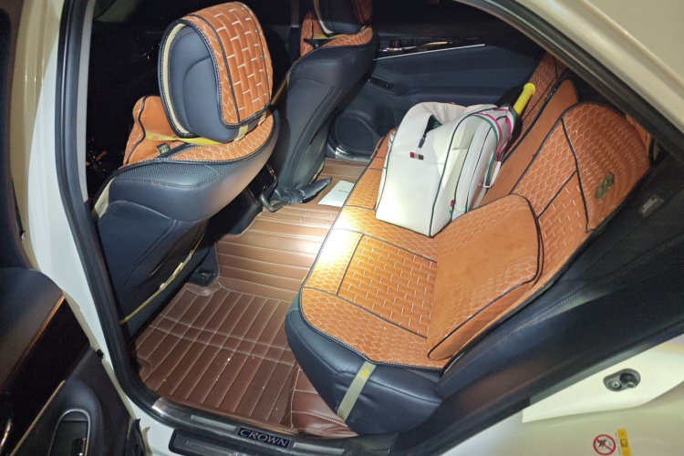 丰田 皇冠 2015款 2.5L 智享版中控内饰21