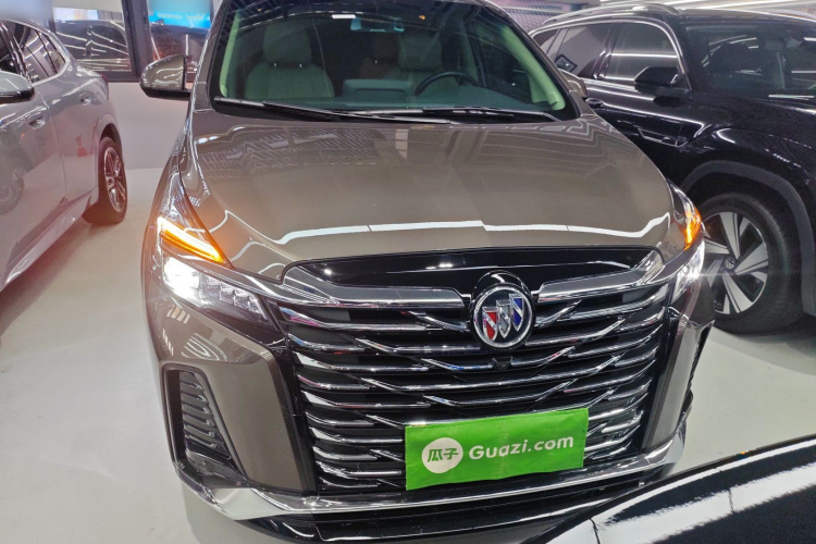 别克GL8 2023款 改款 陆上公务舱 豪华型车身外观2