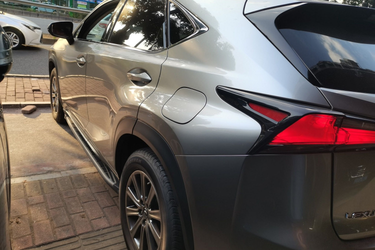 雷克萨斯NX 2018款 300 前驱 锋行版车身外观4