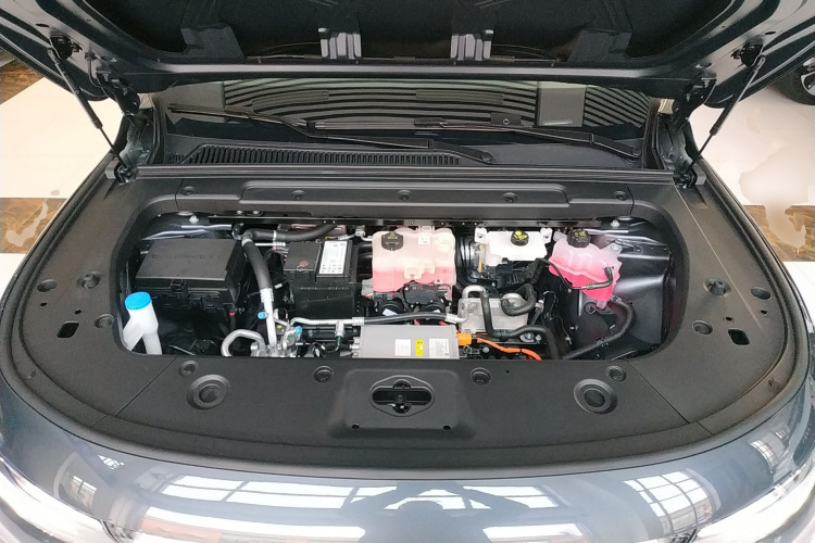 零跑汽车 零跑C10 2026款 605悦享版机舱底盘24