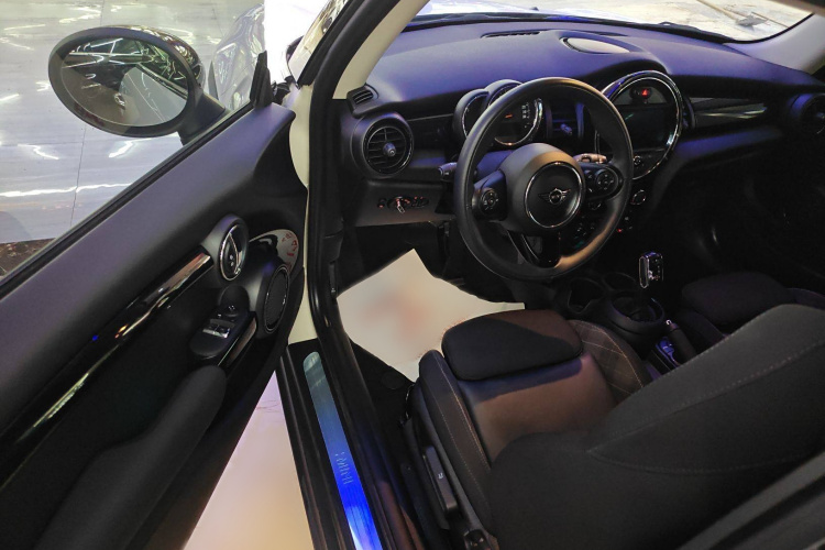 MINI 2019款 1.5T COOPER 经典派中控内饰7005