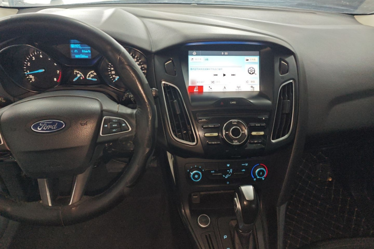 福特 福克斯 2018款 两厢经典 1.6L 自动风尚型智行版中控内饰7002