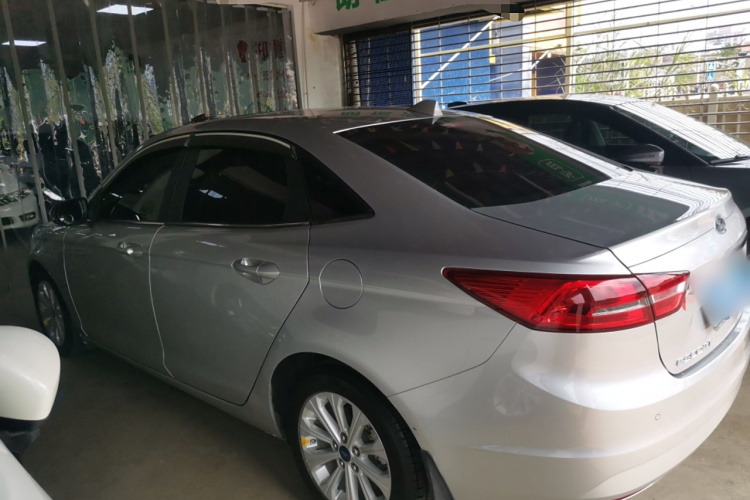 福特 福睿斯 2017款 幸福版 1.5L 自动时尚型车身外观4