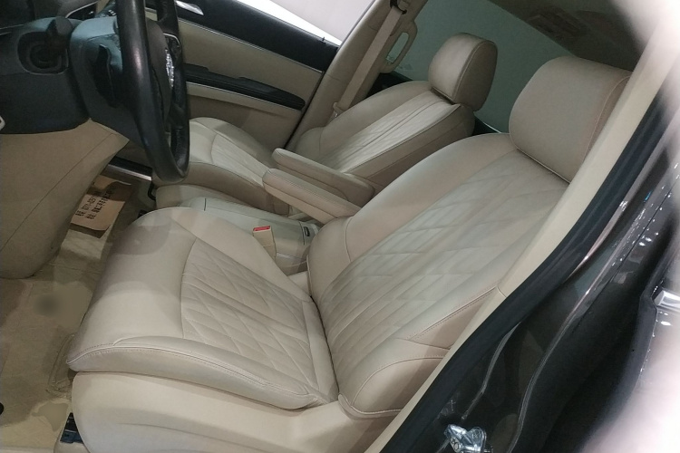 别克GL8 2023款 陆上公务舱 652T 豪华型中控内饰19