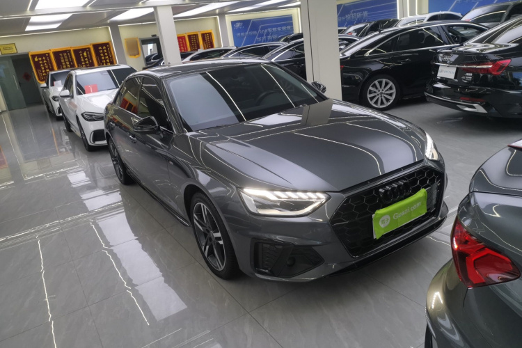 奥迪A4L 2022款 40 TFSI 豪华动感型车身外观3