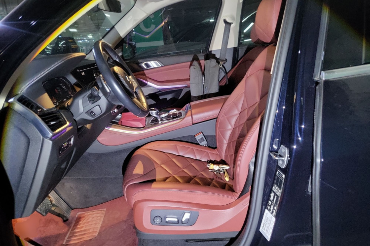 宝马X5 2022款 xDrive 30Li 尊享型M运动套装中控内饰19