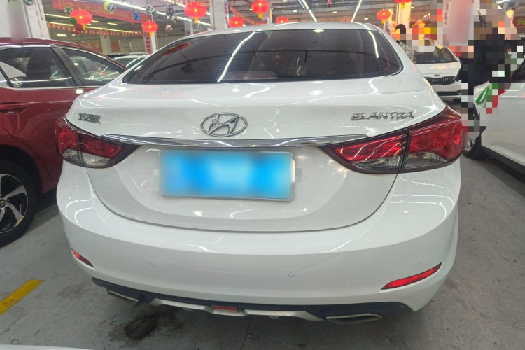 现代 朗动 2016款 1.6L 自动尊贵型车身外观6