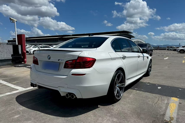 宝马5系 2014款 525Li 豪华设计套装车身外观6007