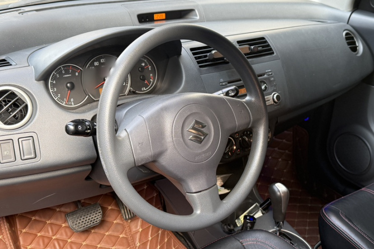 铃木 雨燕 2015款 1.5L 自动限定版中控内饰7004