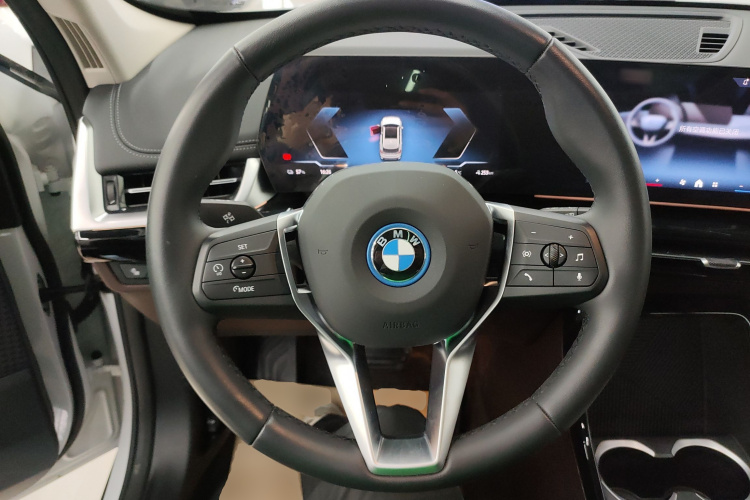 宝马iX1 2023款 eDrive25L X设计套装中控内饰13