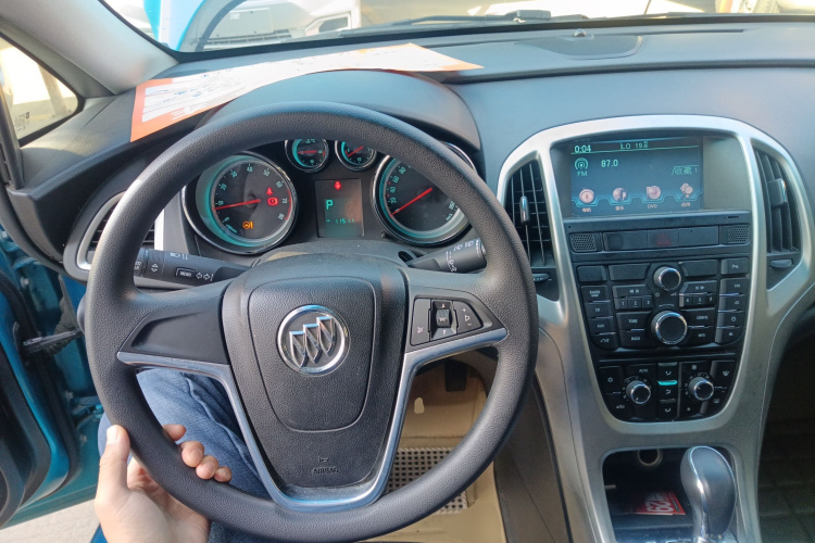 别克 英朗 2014款 XT 1.6L 自动时尚版中控内饰12