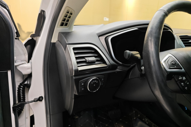 福特 蒙迪欧 2017款 EcoBoost 180 豪华型中控内饰7011