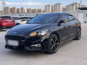 福特 福克斯 2019款 三厢 EcoBoost 180 自动ST Line