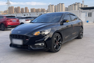 福特 福克斯 2019款 三厢 EcoBoost 180 自动ST Line